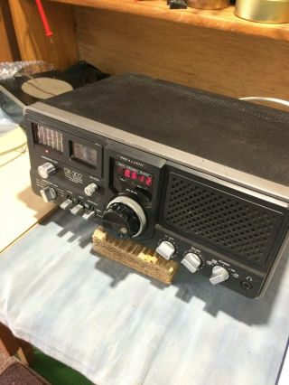 communications Receiver.  Realistic DX 302. 2