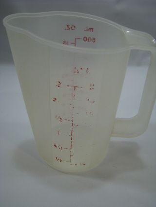 Vintage Tupperware 2 Cup Measuring Cup Pitcher W Red Lettering 1669