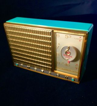 This Radio Is Perfect.  Emerson 555 V Transistor Radio From The 50s Sounds Great
