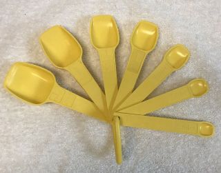 Tupperware 7 Measuring Spoon Set 7 On Ring Sunny Yellow 4t/1t Thru 1/8t Vintage