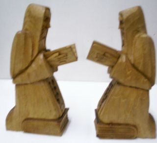 VINTAGE WOOD HAND CARVED MONKS HOLDING BOOKS BOOKENDS 3