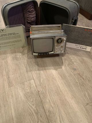 Vintage Sony Portable Tv Television With Carry Case 5 - 303w 98855