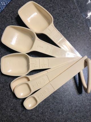 Vintage Retro Tupperware 7 Pc Measuring Spoons Set Ivory/cream/white Very Good