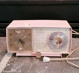 Vtg General Electric Pink Clock Radio 1950’s Tabletop Mid Century Great
