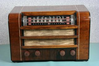 Old General Electric 2 Band Wood Tube Radio