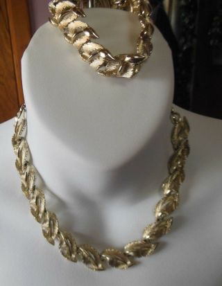 Vintage Signed Lisner Gold - Tone Double Leaf Necklace & Bracelet Set