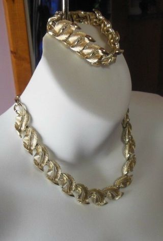 Vintage Signed Lisner Gold - tone Double Leaf Necklace & Bracelet Set 2