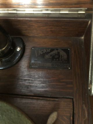 Victor VV - VIII Victrola Oak Tabletop Talking Machine - Antique Early 1900’s 2