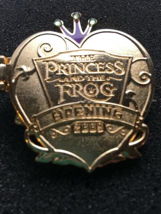 Disney Pin Princess & Frog Cast Exclusive Opening Day Gold Locket Tiana Kiss