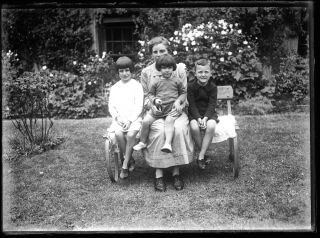 Victorian 1900s Combe Martin Family Group V Large 1/2 Plate Glass Negative Eb164