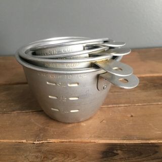 Vintage Set Four Aluminum Metal Nesting Measuring Cups Tab Handles Bonus Bowl