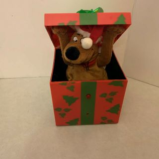Gemmy - Pop - Up Scooby - Doo - Animated Christmas Pop - Up Gift Box 2