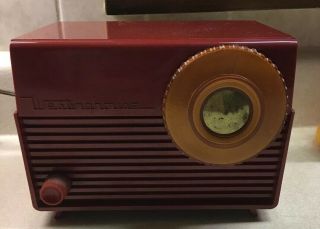 Vintage Red Westinghouse Model H - 381t5 Bakelite Am Tube Table Top Radio