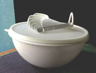 Tupperware White Speckled Wonderlier Bowl And Measuring Spoon Set