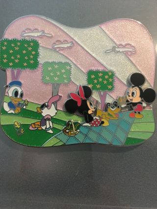 Hong Kong Disneyland Pin Picnic Mickey Minnie Donald Daisy Pluto Jumbo