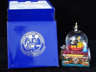 1998 Official Disneyana Convention Musical Snowglobe W/original Box
