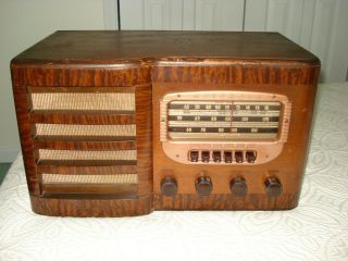 1940/41,  Motorola Model 62t1,  6 Tube,  6 Push - Button,  Bc/sw Table Radio.