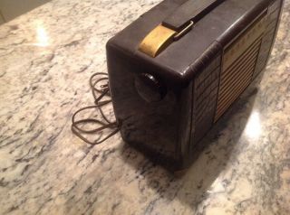 Vintage RCA VICTOR Bakelite AM Radio Model BX 57 3