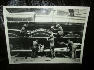 Press Photograph Polishing G.  W.  R Engine King Edward Viii