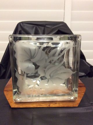 Vintage Frank Oda Etched Glass Hawaii Glass Block Anthurium Vase On Koa Stand