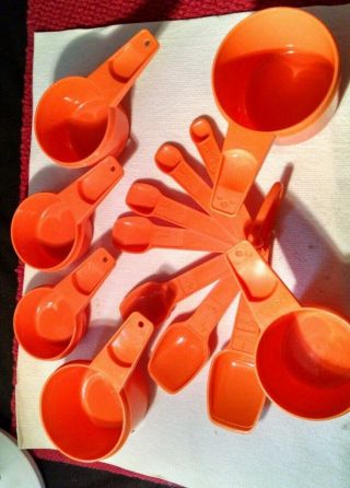 Vintage Tupperware Bright Orange Measuring Cups (6) And Spoons (7) On Ring