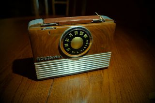 Vintage Rca Victor Portable Radio In Leather Case—bakelite?