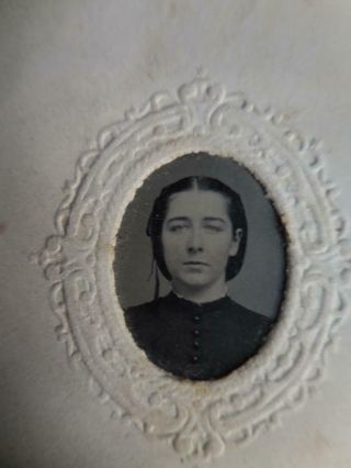 Tintype Photo T95 Woman W/ Eyes Posing - 2 Cent Stamp - Id 