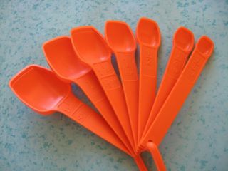 Tupperware Measuring Spoon Set Bright Orange 7 Pc.  With Ring Complete