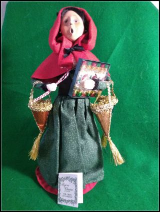 Byers Choice Carolers Signed 2004 Woman " Cries Of London " With Presents