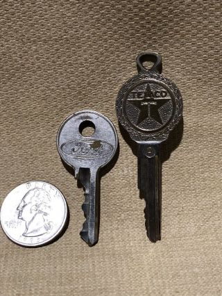Vintage Ford And Texaco Car / Lock metal keys Letter 
