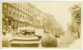 1930 Photo Maryland Md Baltimore Vfw Veterans Parade Float Kneeling Soldier