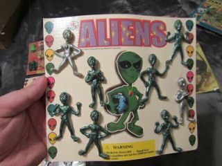 Vintage Coin Op 25 Cent Toy Machine Prize Card A&a Parkway Rubber Aliens Rare