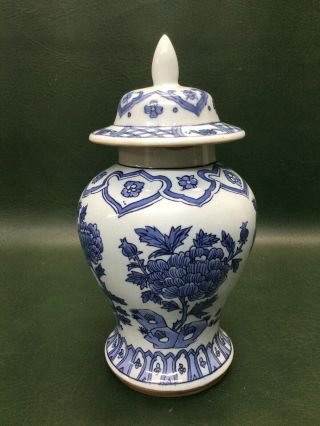 Vintage Chinese White & Blue Porcelain Floral Ginger Jar Urn W/ Lid