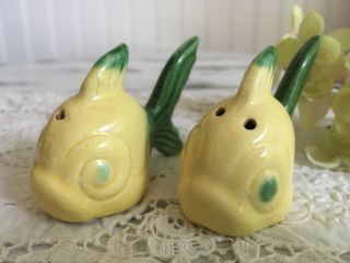Vintage Yellow Fish Novelty Salt And Pepper Shakers Big Eyes Figural 40s 50s