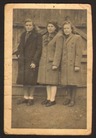 Three Females Women Girls Old Photo 6x9 Cm 27336