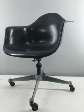 Vintage swivel Herman Miller Eames Molded Fiberglass Chair Base 2