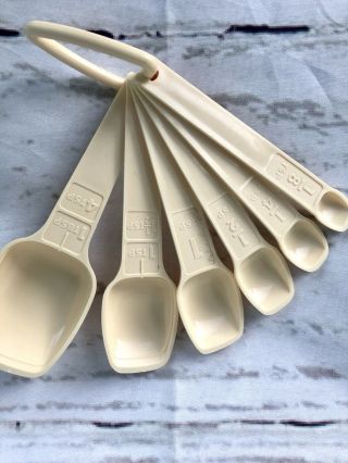 Vintage Tupperware Measuring Spoon Set.  Cream Colored.  6 Spoons Plus Ring