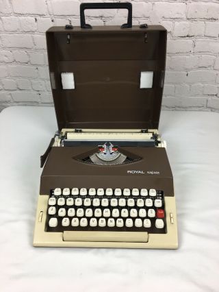 Vintage Royal Safari Portable Typewriter With The Case - Well