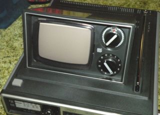 PANASONIC TR - 535 TV AM FM RADIO - Near Model was seen in BLADE RUNNER 3