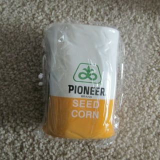 Pioneer Corn Seed Pen & Pencil Holder Nib