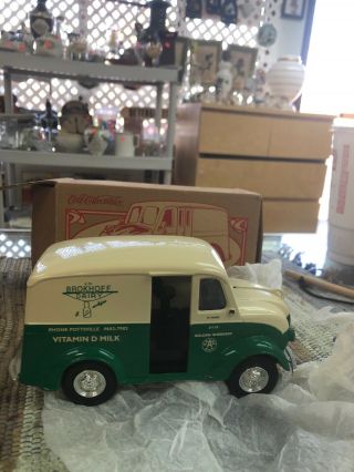 J.  H.  Brokhoff Dairy 1950 Divco Delivery Truck Coin Bank - Ertl 19279 - 121