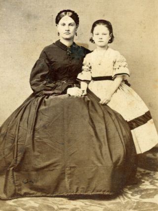 1860s Cdv Mother & Daughter By Hoag & Quick Of Cincinnati Ohio