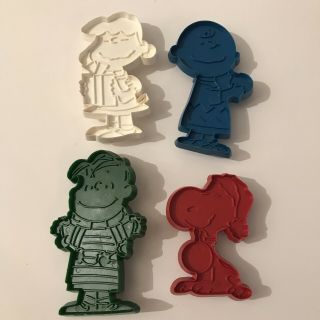 4 Vtg Peanuts Cookie Cutters Christmas Linus Lucy Snoopy Charlie Brown 70s 3 " - 4 "