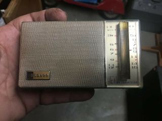 Vintage Sanyo Transistor Radio 3