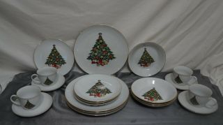 Vtg 89 Jamestown Christmas Treasure 20pc Porcelain Dinner Set Serv/4 W Gold Trim