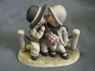 Enesco 1996 B.  Bahner/verkerke " With Love And Kisses " 245399 Porcelain Figurine