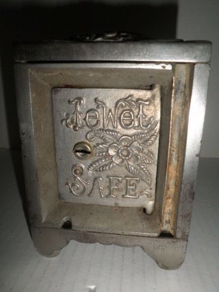 Neat Old Cast Iron Jewel Safe Key Lock Safe Still Bank By J.  &e.  Stevens C.  1907