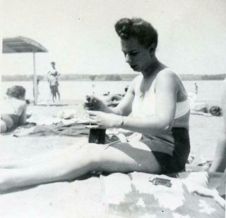 Q869 Vtg Photo Woman Swim Suit,  Beach Scene C 1940 