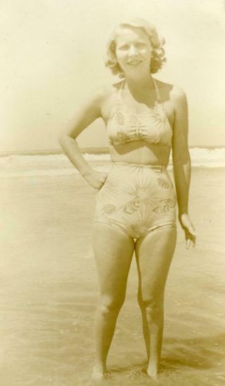 Ac378 Vtg Photo Swim Suit Woman Beach Surf C 1942