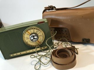 Vintage 1950s Rca Victor Transistor Radio With Leather Case